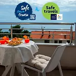 Sara Apartments